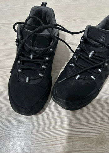 Önde minik bi deforme var ama yırtık değil. - Görsel 18