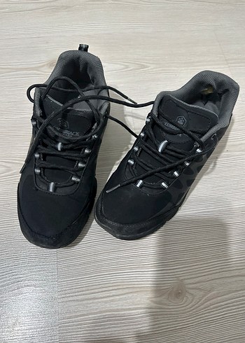 Önde minik bi deforme var ama yırtık değil. - Görsel 17