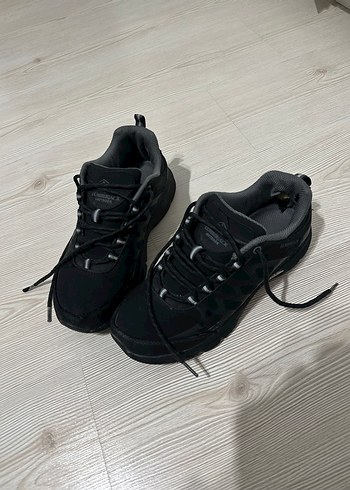 Önde minik bi deforme var ama yırtık değil. - Görsel 2