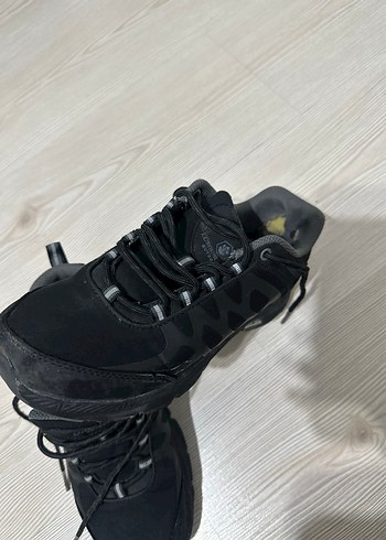 Önde minik bi deforme var ama yırtık değil. - Görsel 14