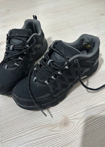 Önde minik bi deforme var ama yırtık değil. - Görsel 3