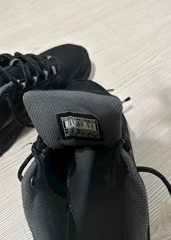 Önde minik bi deforme var ama yırtık değil. - Görsel 11