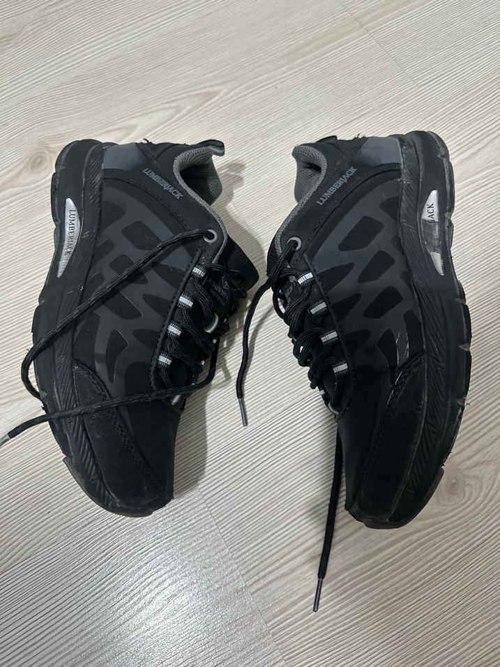 Önde minik bi deforme var ama yırtık değil. - Görsel 5