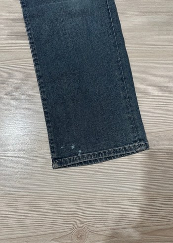 Erkek pantolon. Paçasında çamasır suyu lekesi var. - Görsel 12