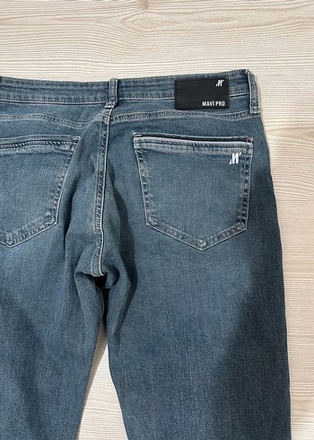 Erkek pantolon. Paçasında çamasır suyu lekesi var. - Görsel 16