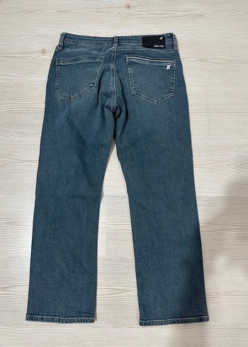 Erkek pantolon. Paçasında çamasır suyu lekesi var. - Görsel 13