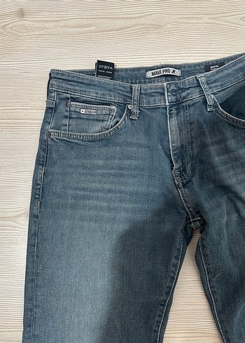 Erkek pantolon. Paçasında çamasır suyu lekesi var. - Görsel 9