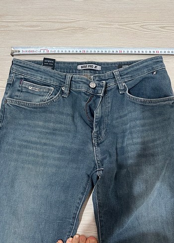 Erkek pantolon. Paçasında çamasır suyu lekesi var. - Görsel 3