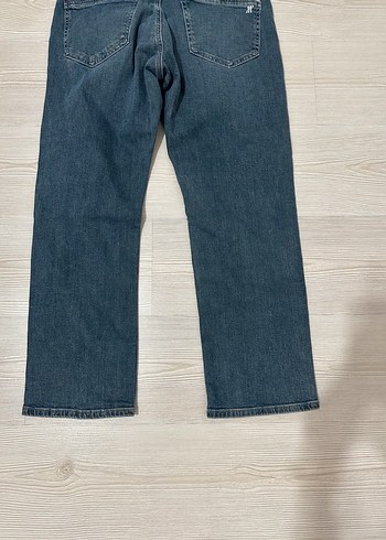 Erkek pantolon. Paçasında çamasır suyu lekesi var. - Görsel 17