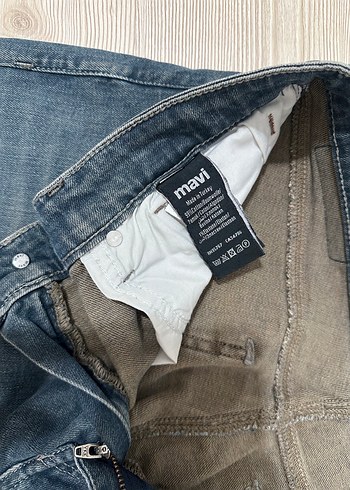 Erkek pantolon. Paçasında çamasır suyu lekesi var. - Görsel 6