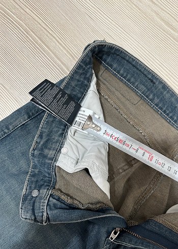 Erkek pantolon. Paçasında çamasır suyu lekesi var. - Görsel 7