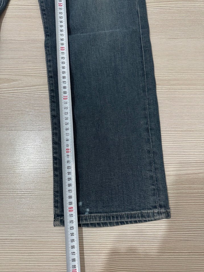 Erkek pantolon. Paçasında çamasır suyu lekesi var. - Görsel 2