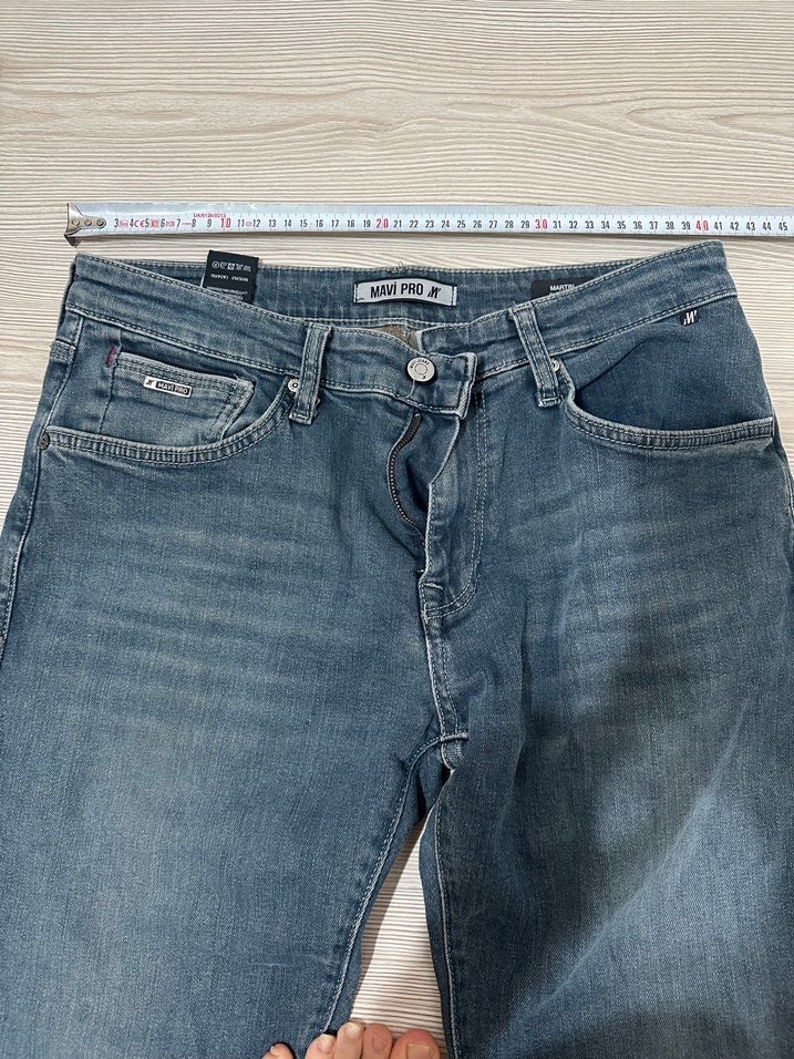 Erkek pantolon. Paçasında çamasır suyu lekesi var. - Görsel 3