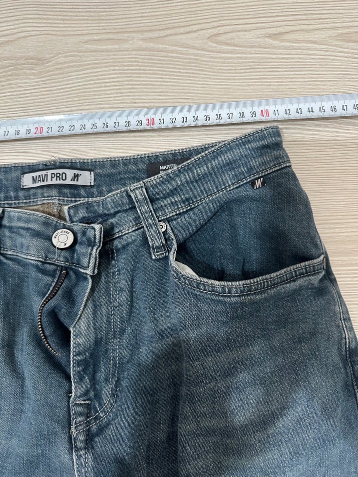 Erkek pantolon. Paçasında çamasır suyu lekesi var. - Görsel 4