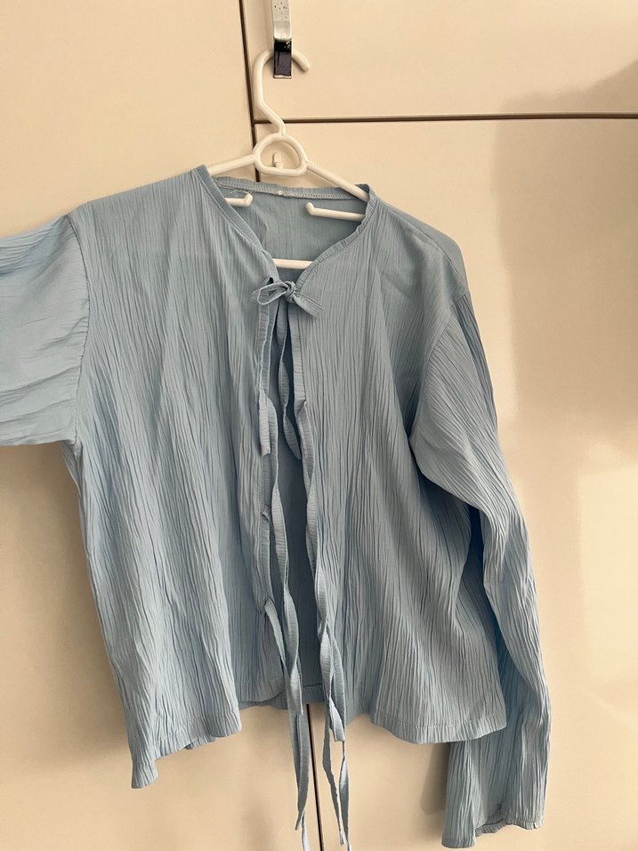 Mavi Pliseli Bluz, V Yaka, Uzun Kollu - Görsel 2