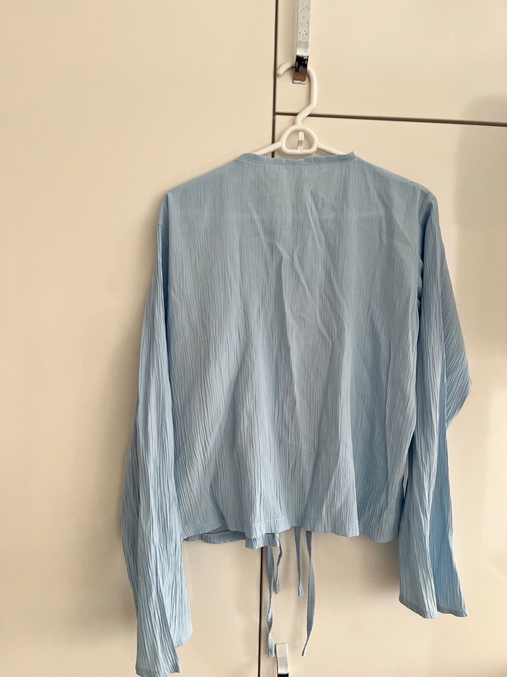 Mavi Pliseli Bluz, V Yaka, Uzun Kollu - Görsel 3