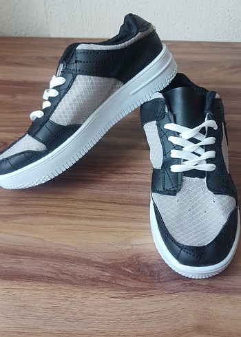 Nike Siyah Bej Bağcıklı Kadın Spor Ayakkabı
