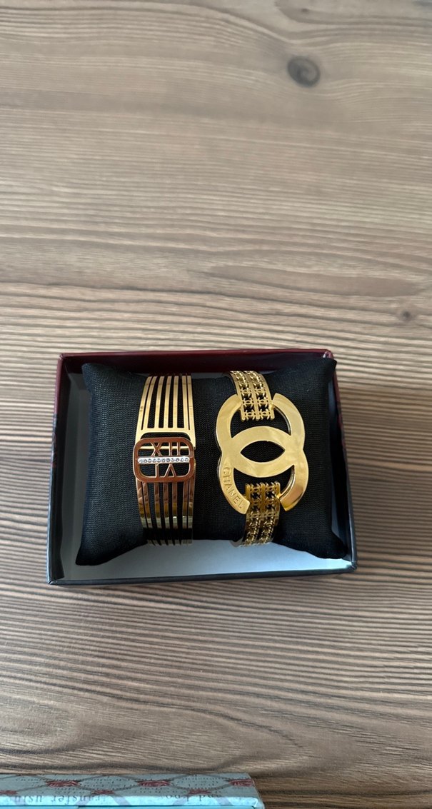 Klasik Şıklıkta Altın Renkli Tokalı Bilezikler - Görsel 3