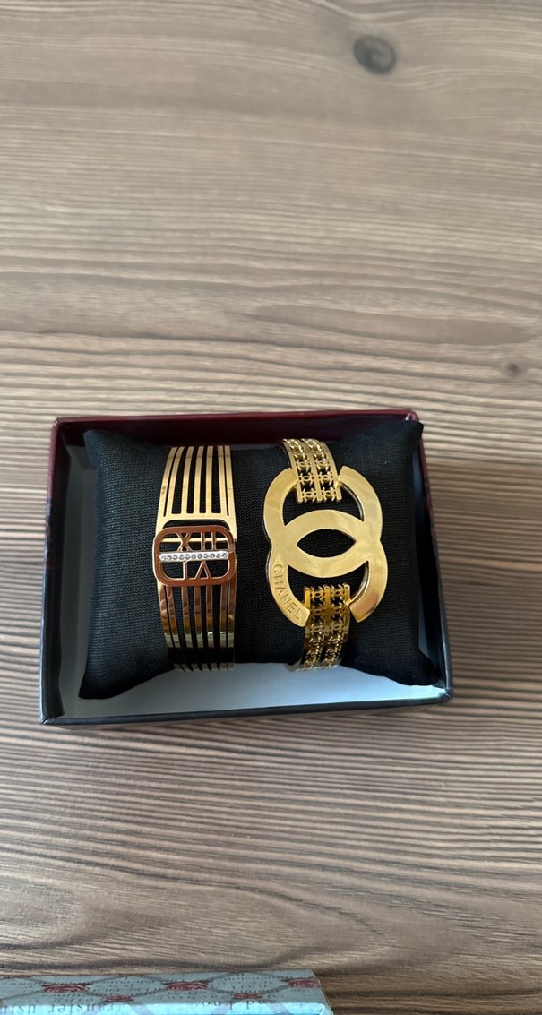 Klasik Şıklıkta Altın Renkli Tokalı Bilezikler - Görsel 2