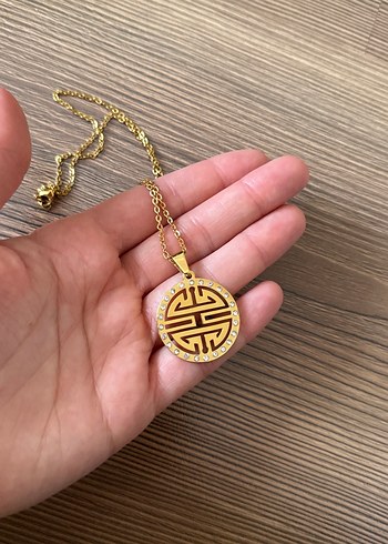 Uzun Zincirli Altın Renkli Kadın Kolye - Görsel 4