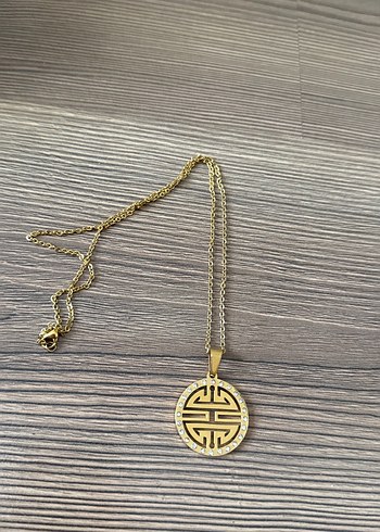 Uzun Zincirli Altın Renkli Kadın Kolye - Görsel 2