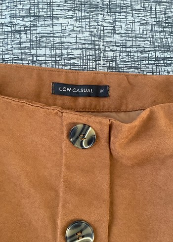 Düğmeli Kahverengi Süet Mini Etek - Görsel 3