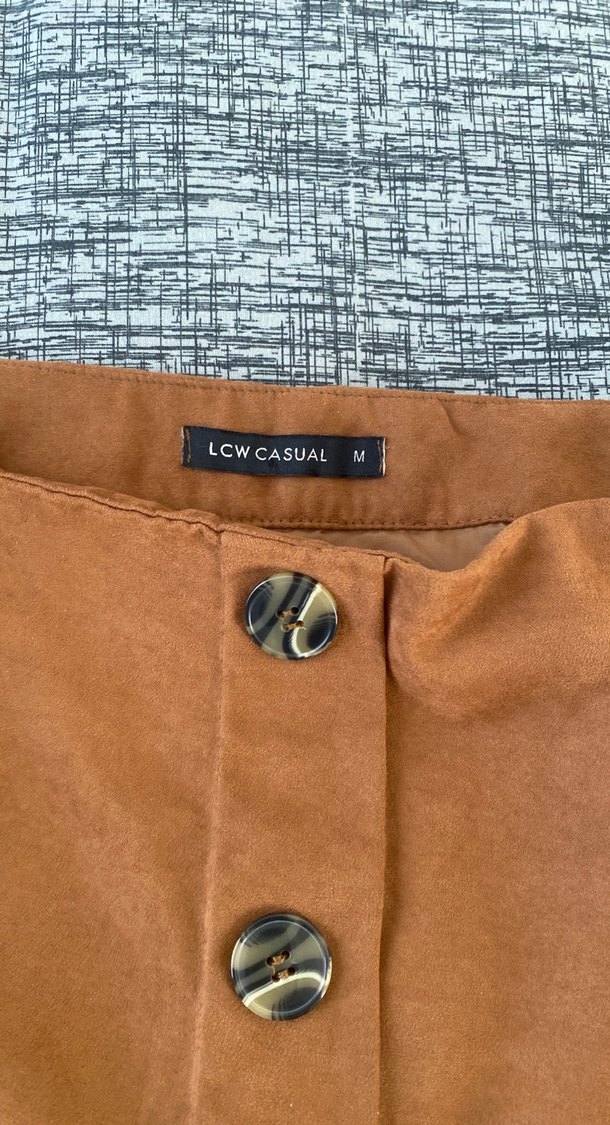 Düğmeli Kahverengi Süet Mini Etek - Görsel 3