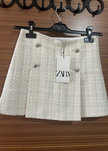 Düğmeli Beyaz Mini Etek