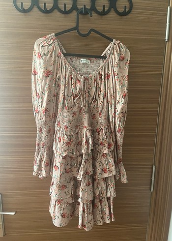 Bej Çiçekli Fırfırlı Bohem Mini Elbise