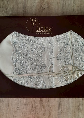 Saten İşlemeli Beyaz Nevresim Takımı - Görsel 3