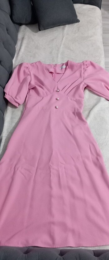 Açık pembe önü düğmeli elbise