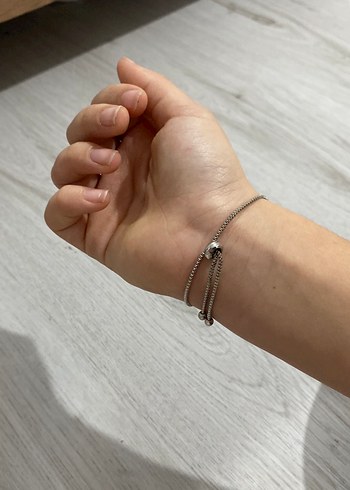 Zincir Detaylı Gri Yılan Desenli Bileklik - Görsel 2