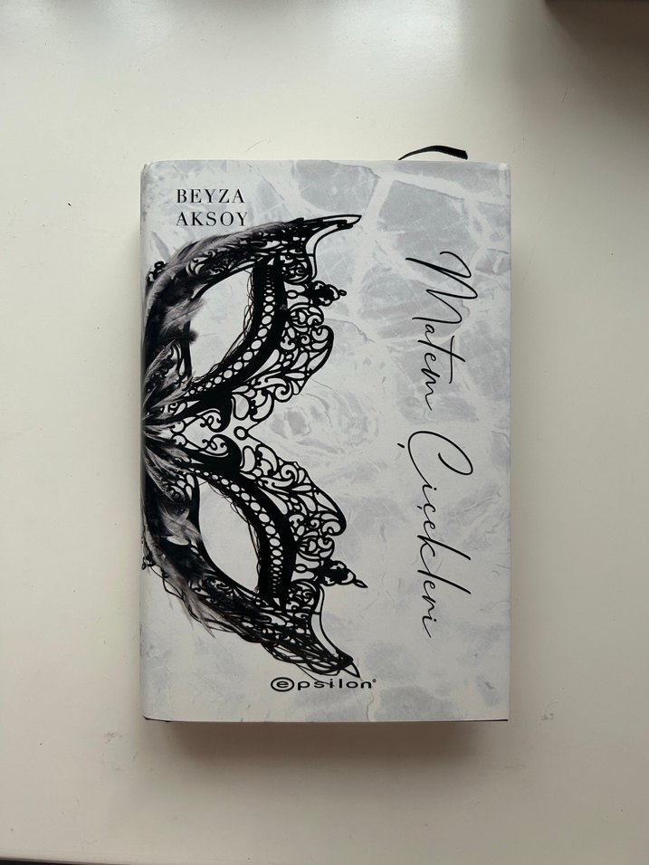 Beyza Ansoy'dan Maten Çiçekleri Romanı - Görsel 2