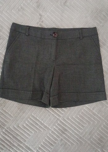 Düğmeli Gri Mini Şort