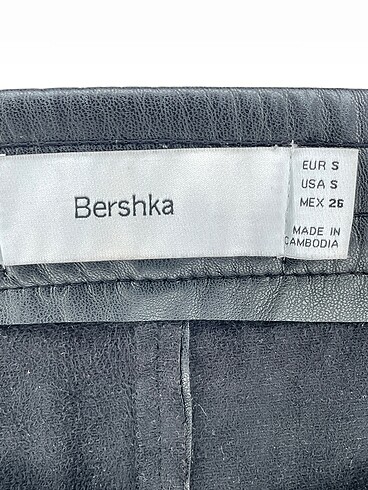 s Beden siyah Renk Bershka Düz Kesim %70 İndirimli.
