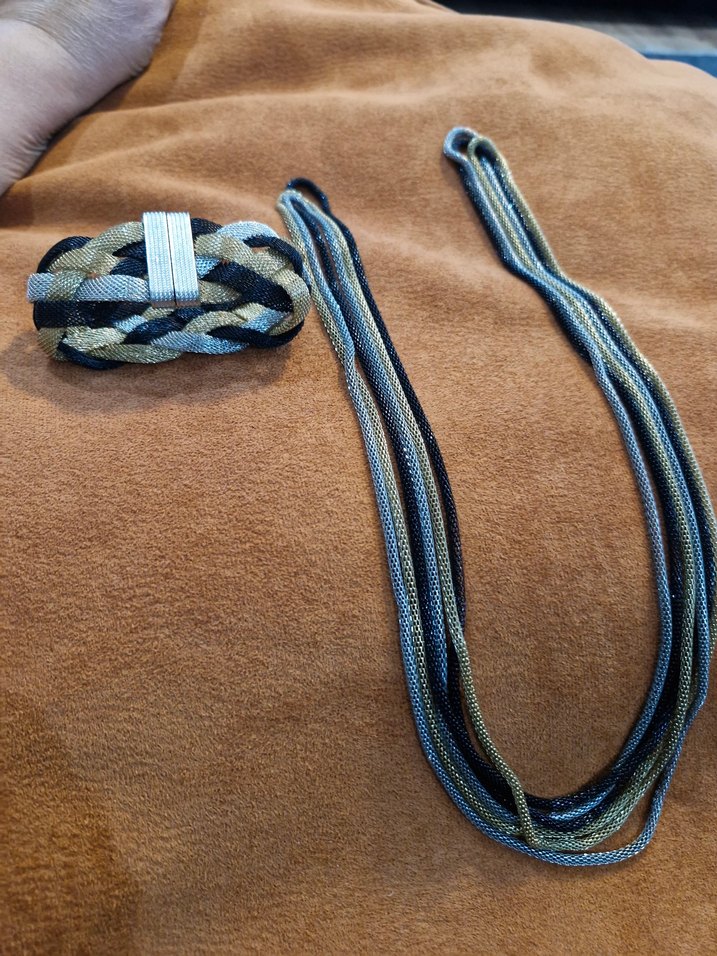 Üç renkli ,örme çelik kolye ,kelepçeli bilezik - Görsel 5