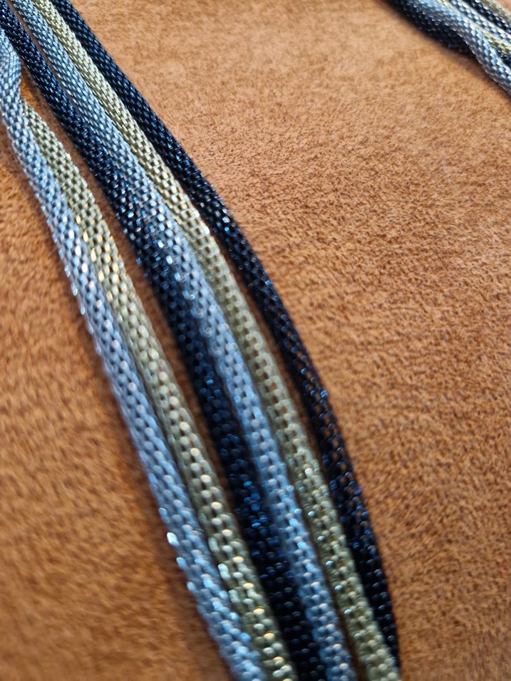 Üç renkli ,örme çelik kolye ,kelepçeli bilezik - Görsel 2