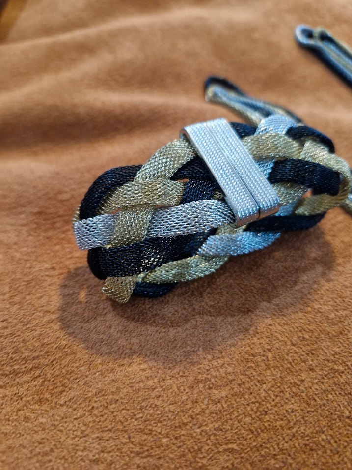 Üç renkli ,örme çelik kolye ,kelepçeli bilezik - Görsel 3