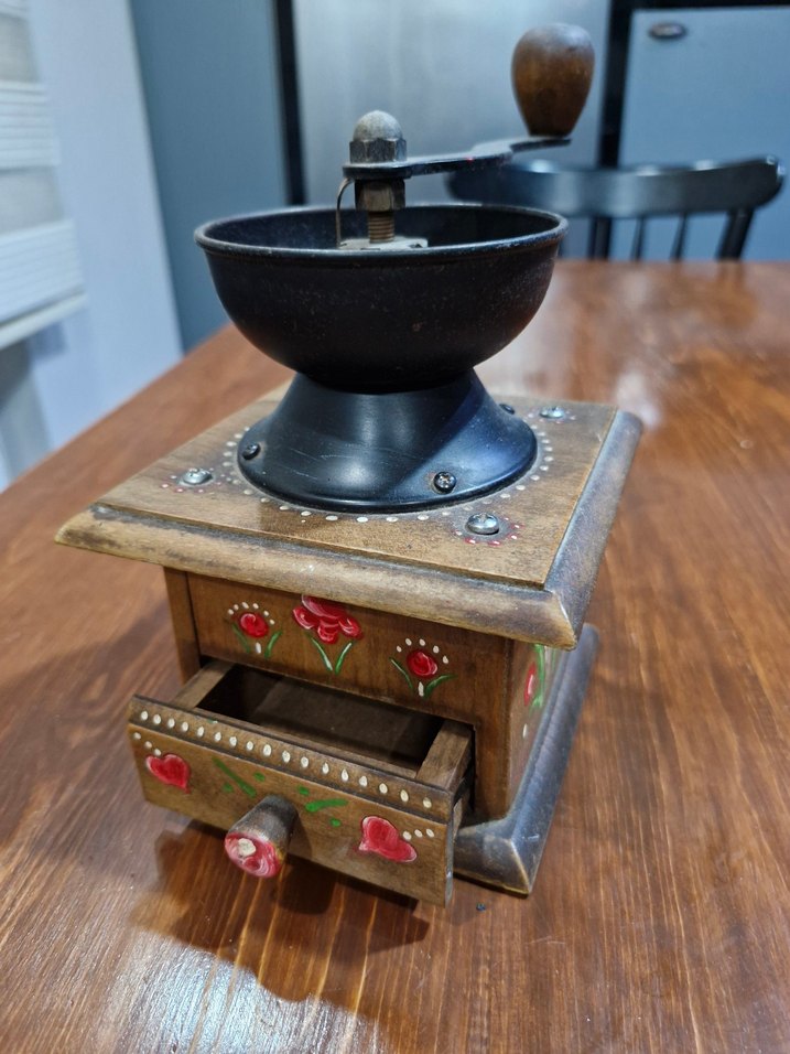 Cok eski ahşap kahve değirmeni - Görsel 5