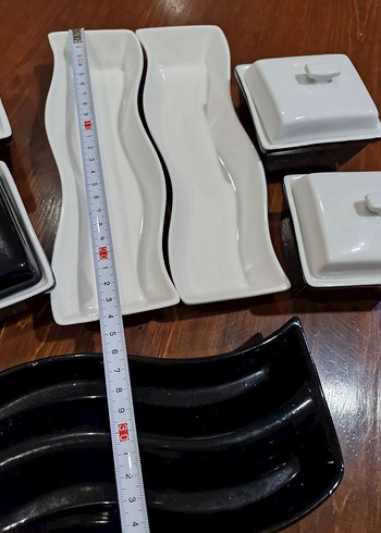 Beden Modern Beyaz ve Siyah Kapaklı Kahvalti tabaklari