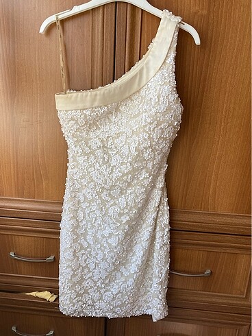 Payet beyaz elbise