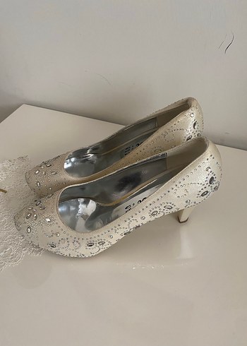 Dantel İşlemeli Beyaz Stiletto Gelin Ayakkabısı