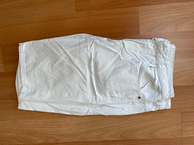 Beyaz Şort - Görsel 4