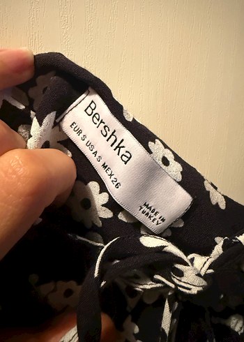 Çiçek Desenli Siyah Uzun Askılı Elbise - Görsel 2