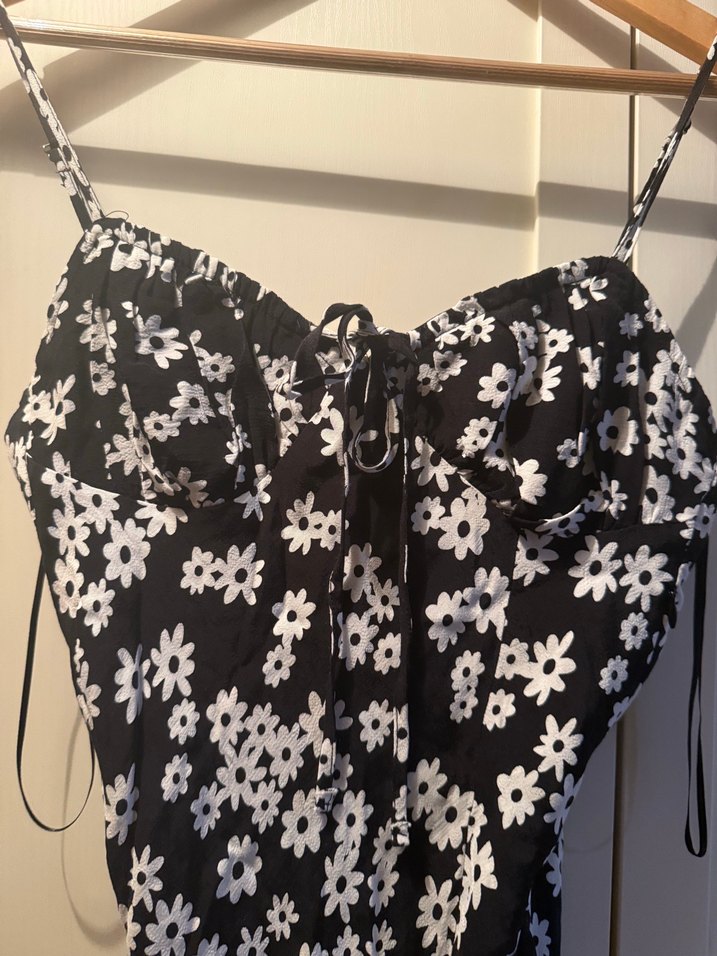 Çiçek Desenli Siyah Uzun Askılı Elbise - Görsel 3