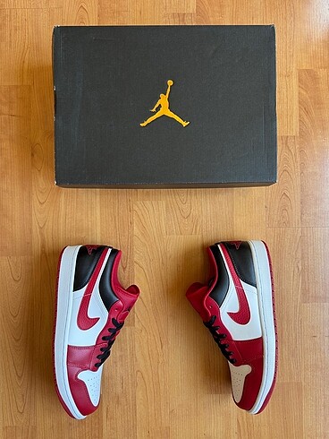 Nike Air Jordan 1 Low Bulls 44.5
