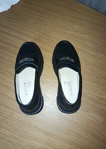 Klasik Siyah Deri Tokalı Kadın Loafer - Görsel 2