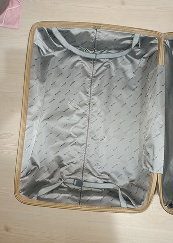 Beyaz Modern Klasik Erkek Bavulu - Görsel 5