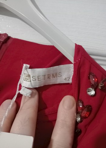 Düğmeli Parlak Kırmızı  uzunlugu 91 cm - Görsel 2