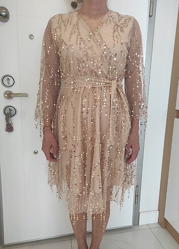 Rose Gold-pudra tonlarında pullu abiye elbise 